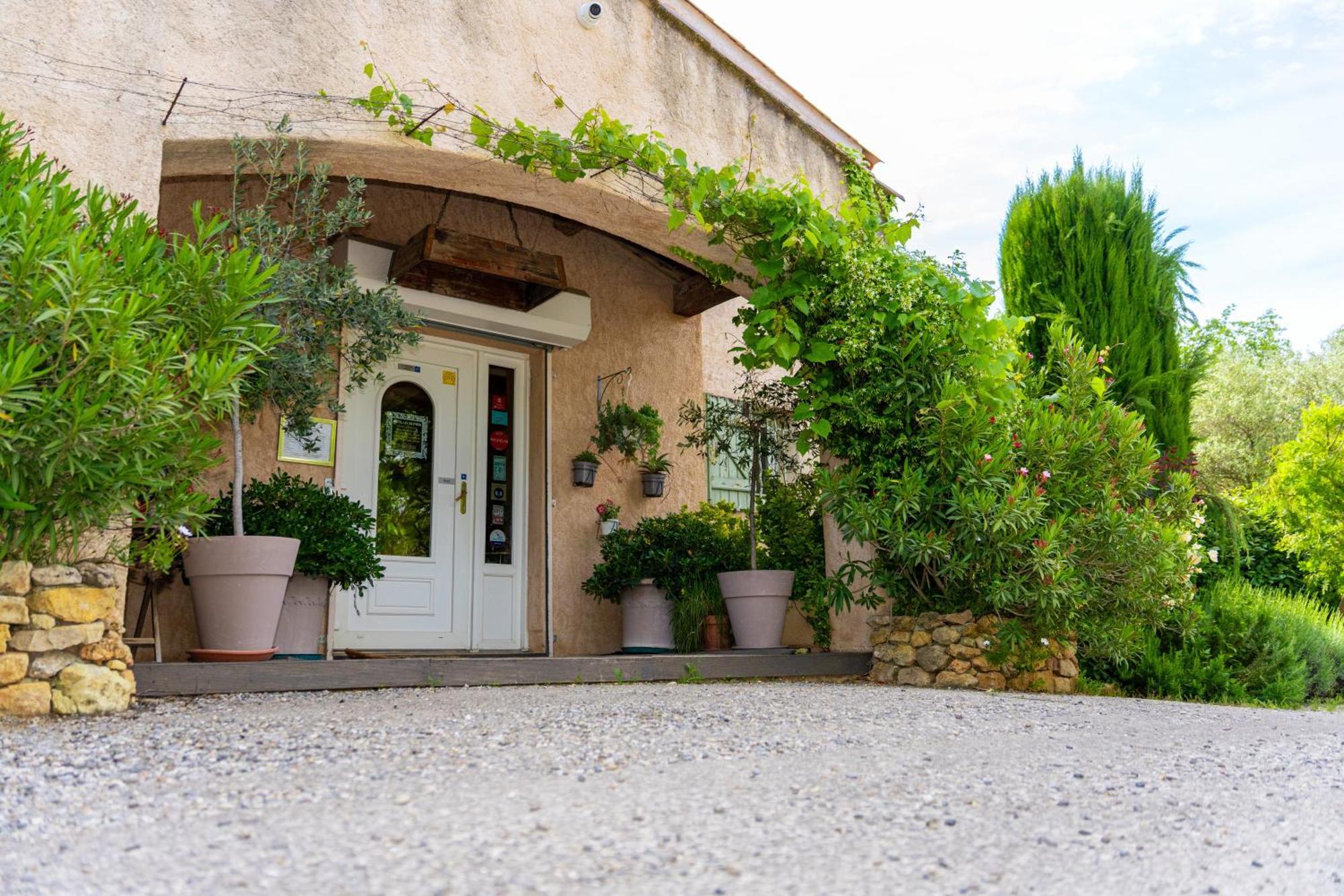 Hotel Les Oliviers Draguignan Buitenkant foto