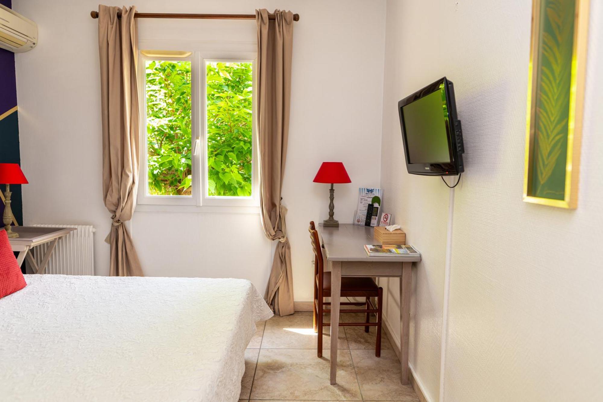 Hotel Les Oliviers Draguignan Buitenkant foto